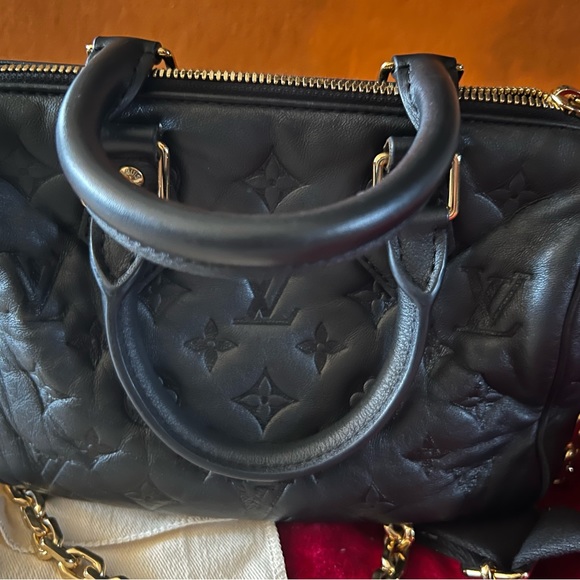 Authentic* LOUIS VUITTON Lambskin Embossed Monogram Speedy 22 Bandouliere Black - Picture 7 of 15